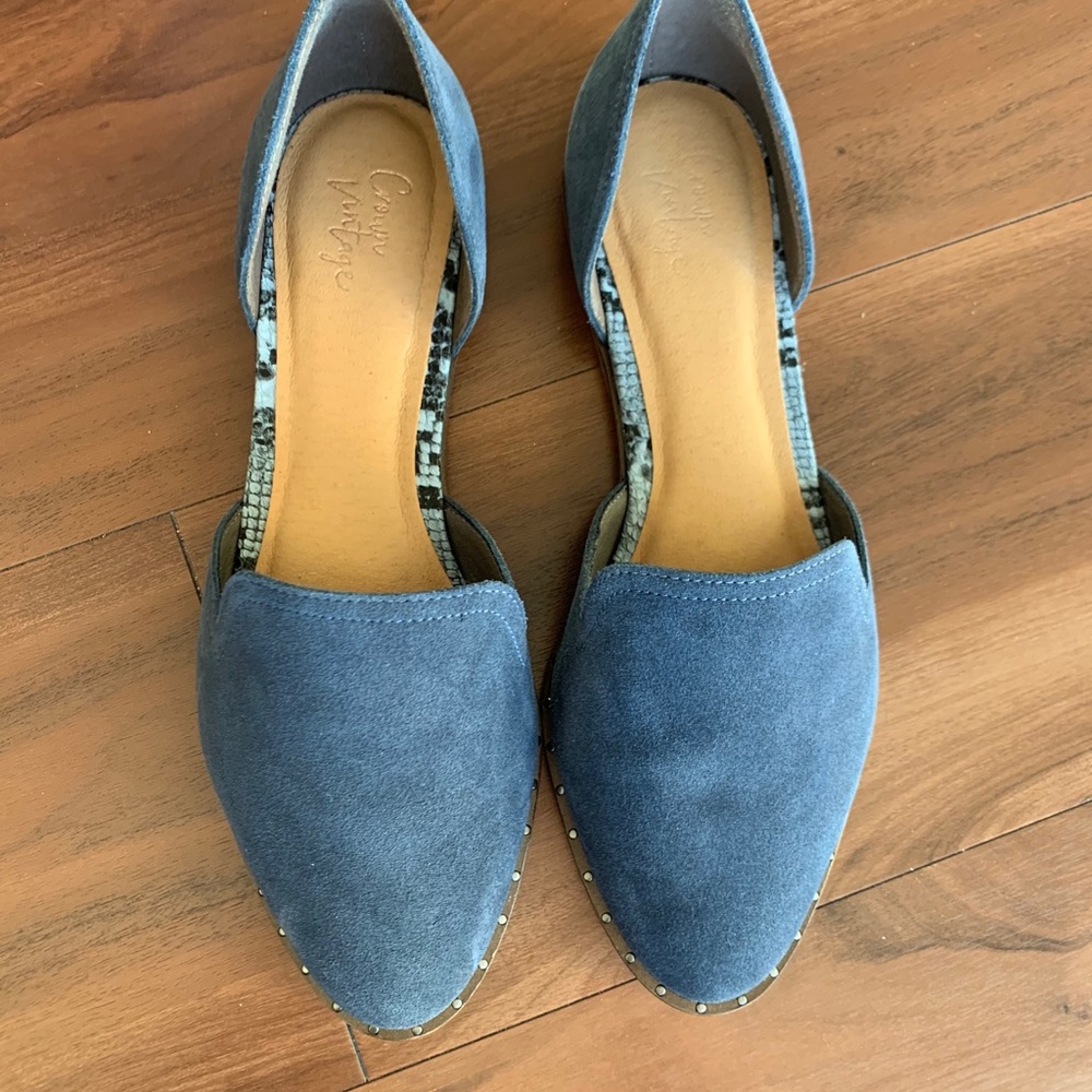 Flats - Picture 2 of 5